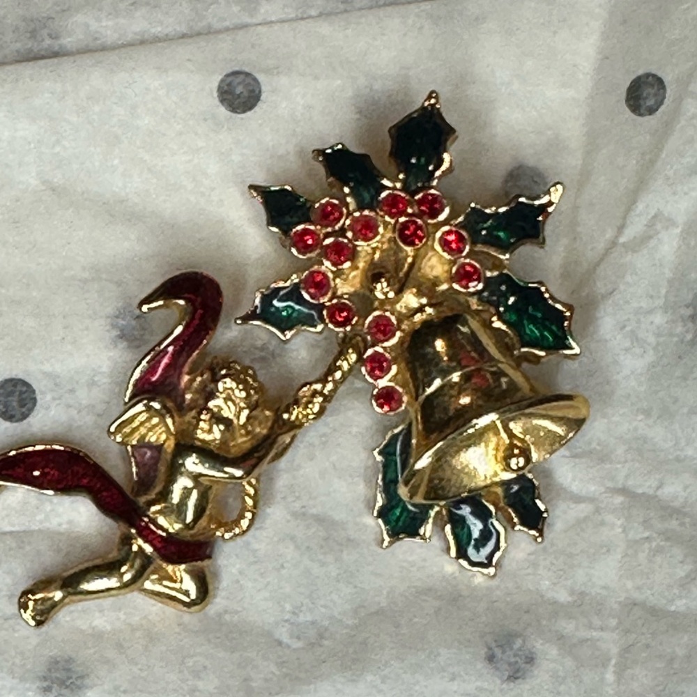 Vintage Avon Smithsonian Christmas Brooch Pin Gold Tone Holly Bell Angel